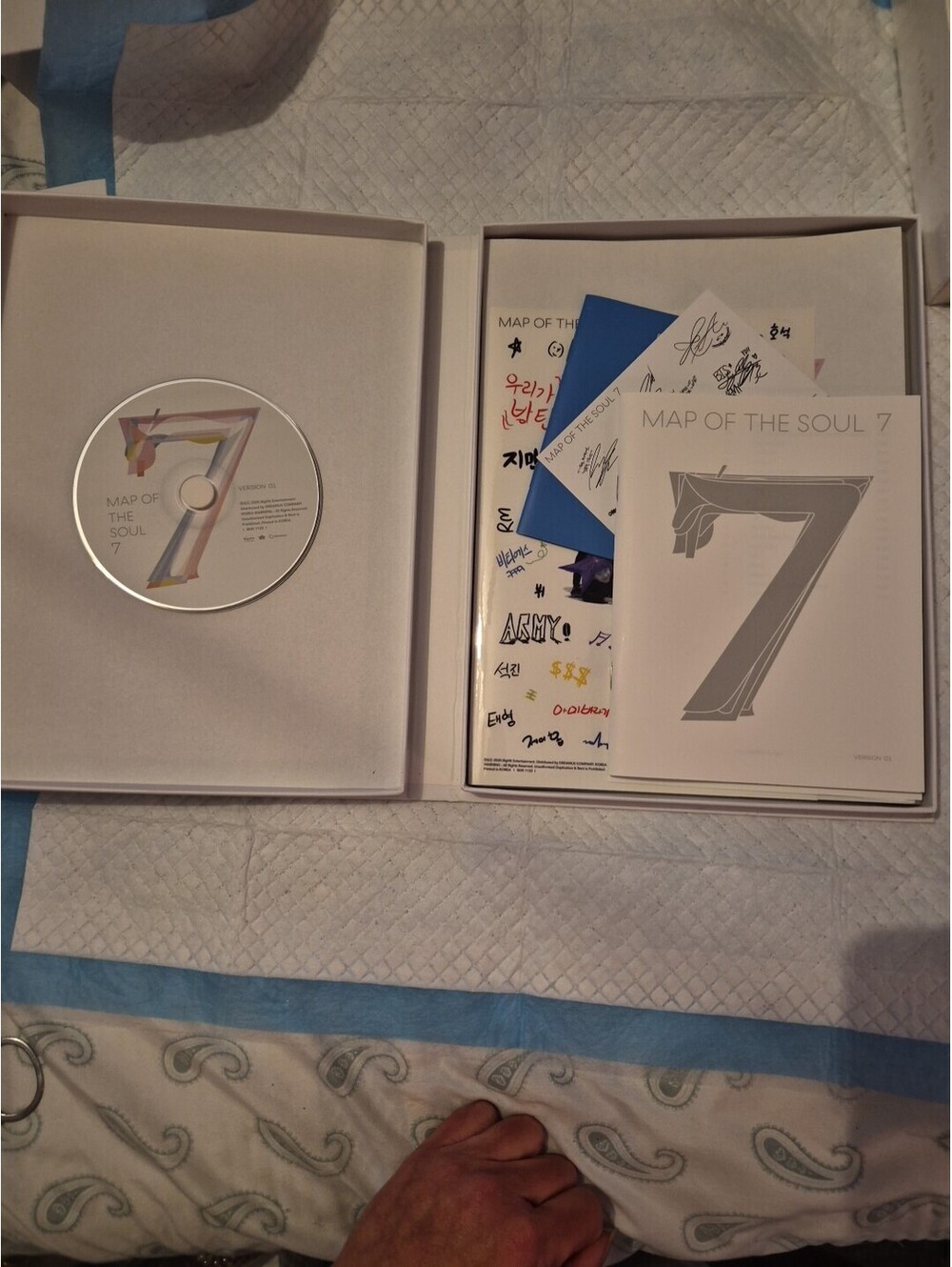 BTS: map of the soul 7 album, Version 1 - Picture 4 of 6